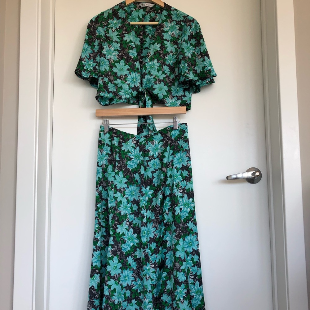 Zara silky summer set. Size M, in good condition. No tears or stains.